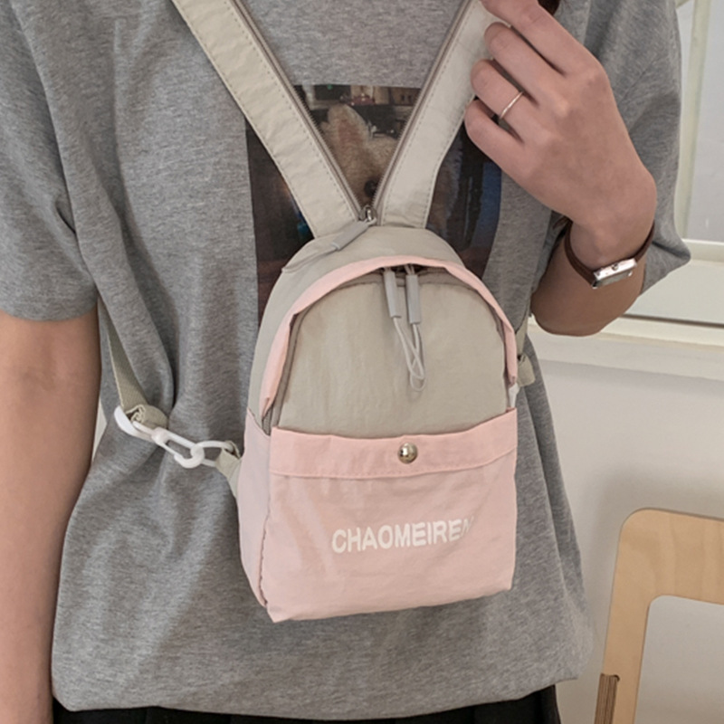 Mała torba w blokach kolorów, stylowy plecak z płótna, niszowy design, mini plecak_voghion.com