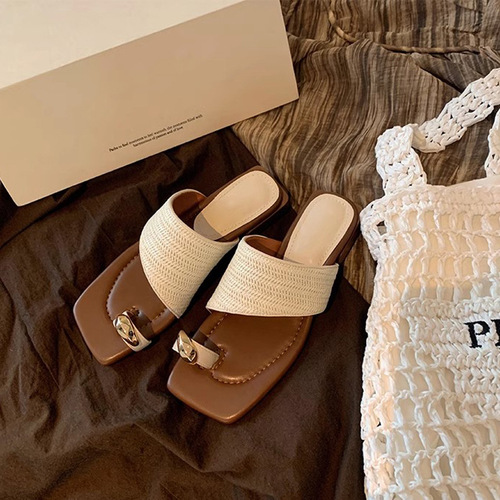 Grape Mother Summer New Vacation Style Metal Slip-On Ankle Strap Elegant Square Grass Weave Toe Sandals for Women Outdoors