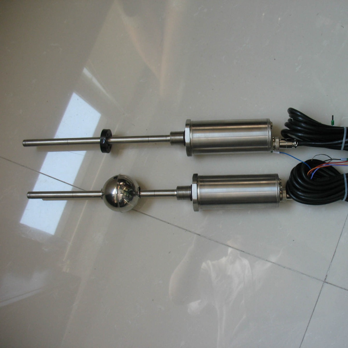 磁致伸缩液位传感器LXR-FP4A4210-GB0600M1C03-WG0 高精度0.05%