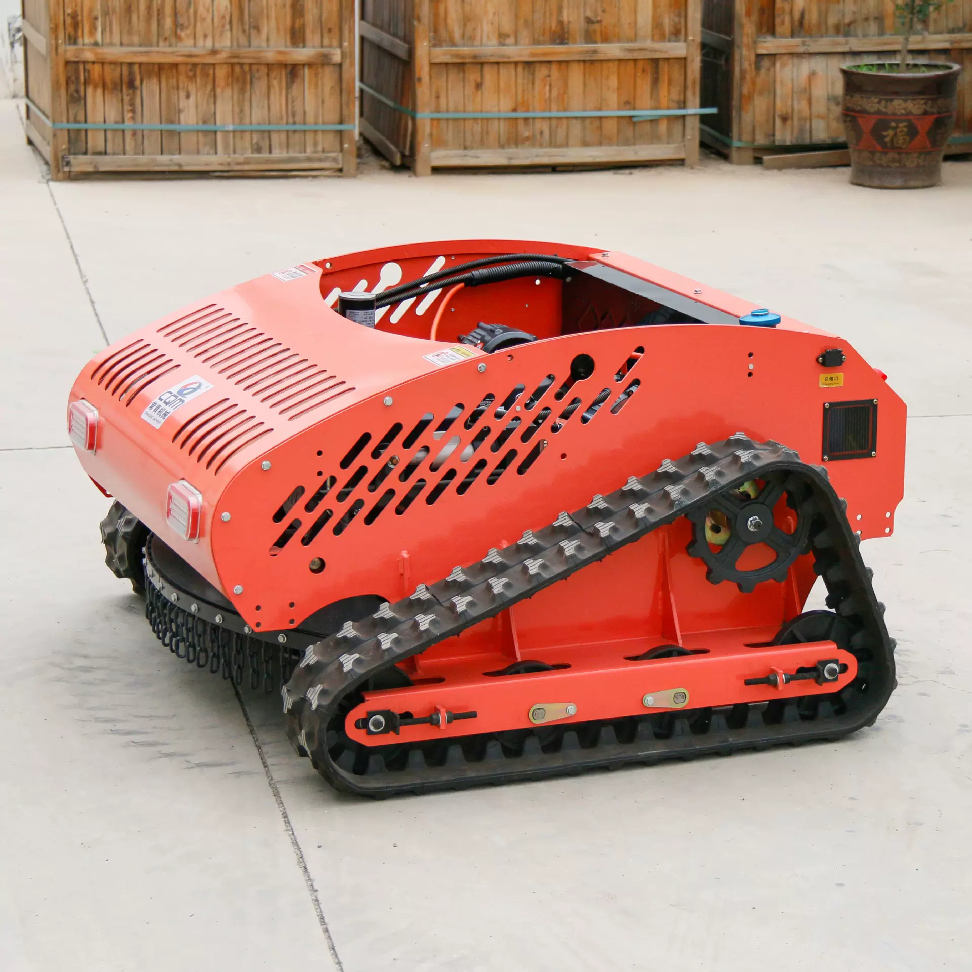 工程专供遥控履带割草机 24HP柴油900mm割幅 坡地作业林业养护