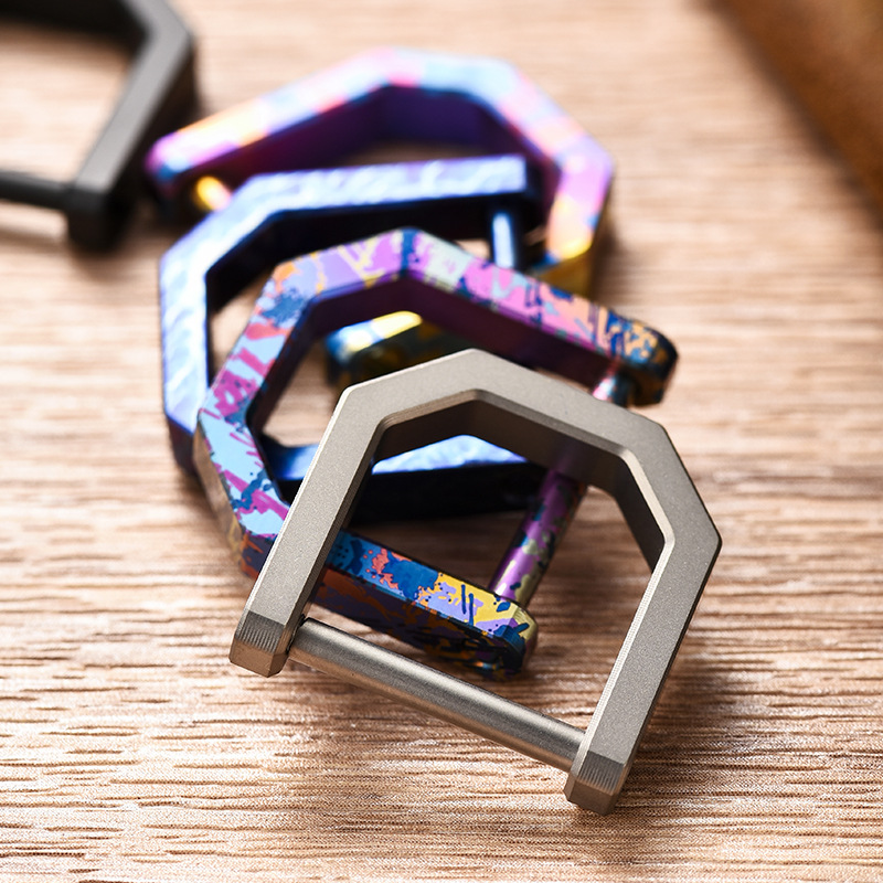 Mini hebilla de herradura de aleación de titanio con destornillador llavero de coche al aire libre al por mayor hebilla en forma de D portátil multifunción