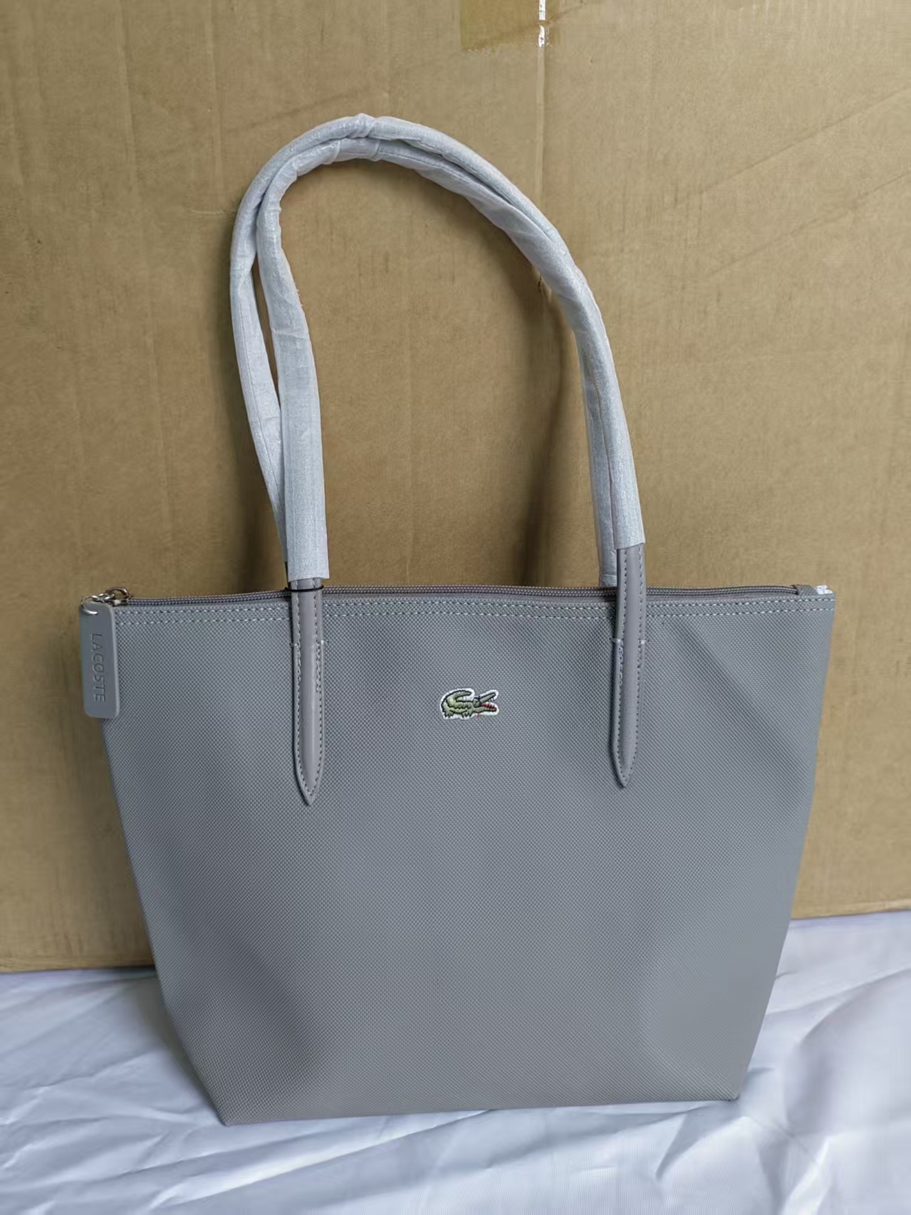 Middle number light gray