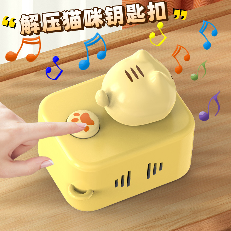 Nuevos productos transfronterizos descompresión creativo gatito enchufe botón con música llave colgante mini decoración de oficina juguetes pequeños