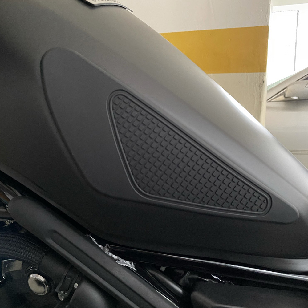 Adecuado para Honda REBEL CM500/300 REBEL modificado caucho tanque de combustible protección antideslizante pegatinas laterales