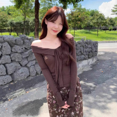 25秋冬新绑带一字肩棕色修身长袖上衣女针织别致露肩飘带短款T恤