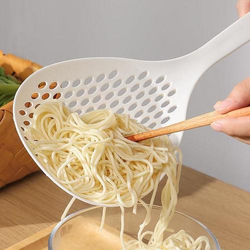 Large colander for dumplings, kitchen long-handled noodle spoon, household hot pot spicy hot Japanese-style draining spoon strainer