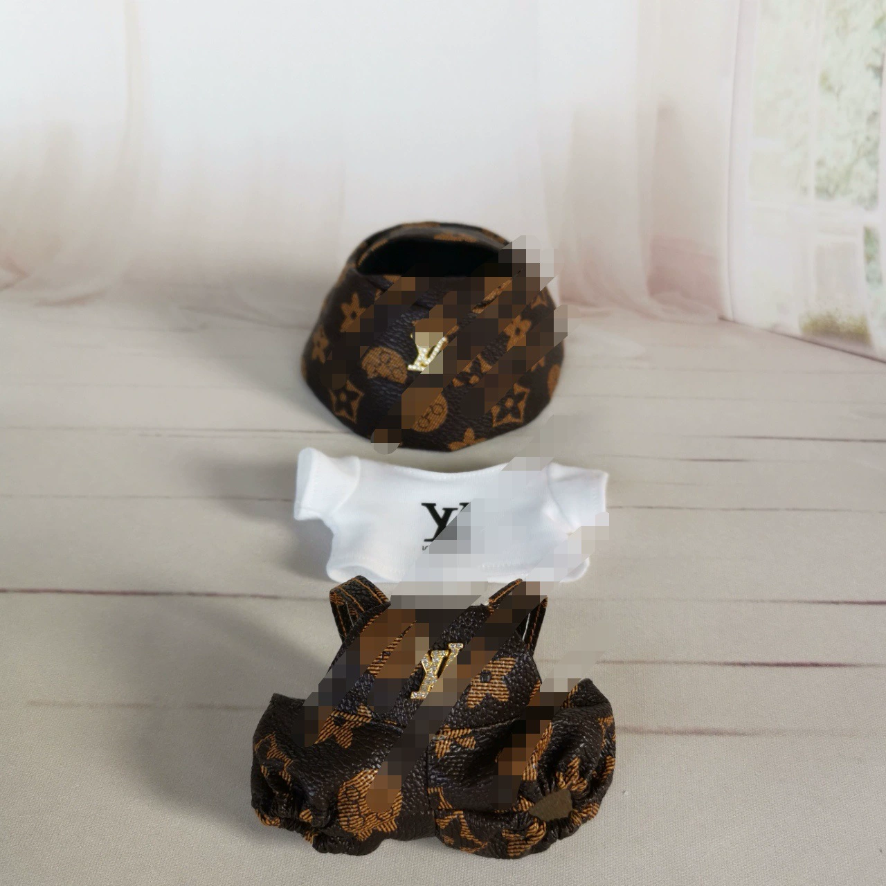 Первая и вторая версия магазина Labubu: sitting party foam enamel doll with Matt Shoes в разных цветах
