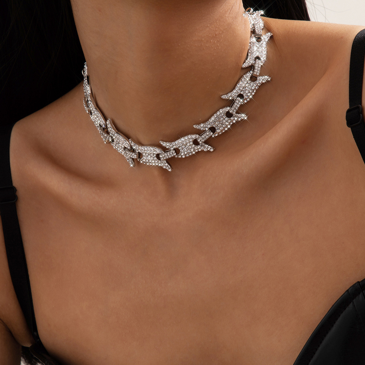 Simple Retro Single Layer Tassel Diamond Chain Necklace display picture 3