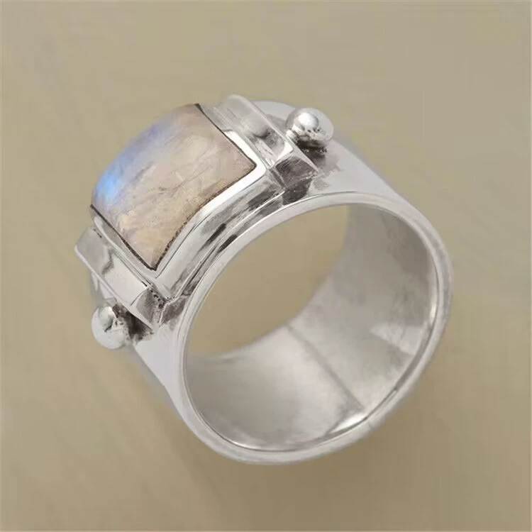 Модное кольцо, серебристого цвета с вставкой-камнем, ретро дизайн, размеры 6–11