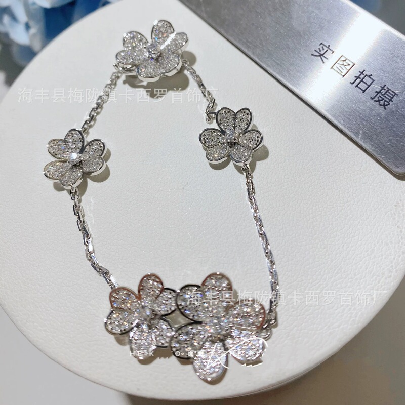 Van Gogh-Style Ins Bracelet with a High-End Feel, Light Luxury, Niche Design, Three-Leaf Clover Petals, Full Diamond Bracelet, Versatile High-End Version