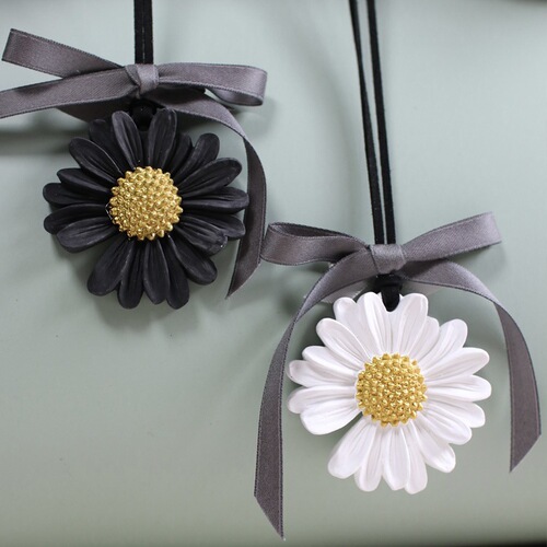 Ins style small daisy flower shape plaster aroma diffuser stone car hanging wardrobe pendant creative gift girl companion