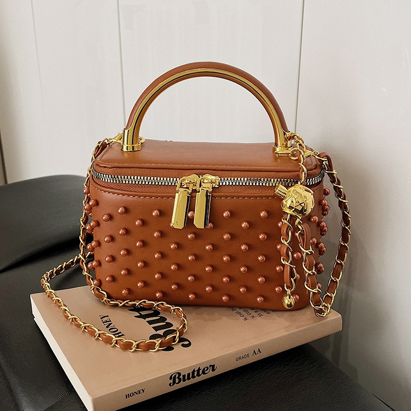 Personalidad transfronteriza bolsas de caja de remaches pequeñas cadenas de viento de fragancia bolsas de mano nichos de moda diaria bolsas de hombro image 5