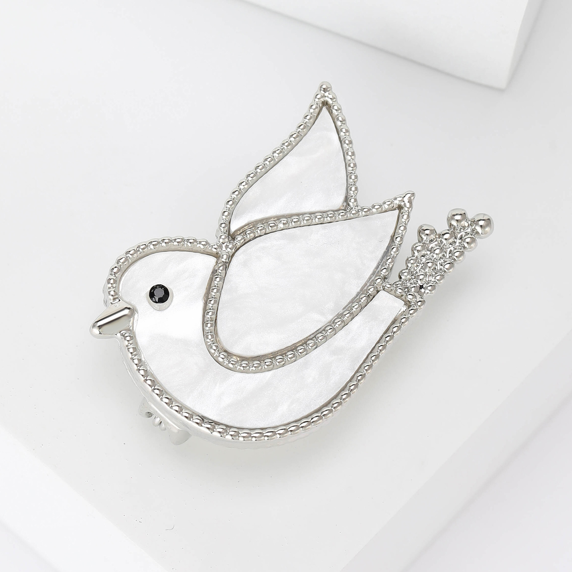 9g Weight Brooches Classification Daily, Tea Party Occasion Alloy Material Pigeon Pattern All Seasons Season Women's Gender Enamel Design Cute, Classic Style Style Cute Classic Style Pin Pigeon Alloy Enamel Women's Brooches 8