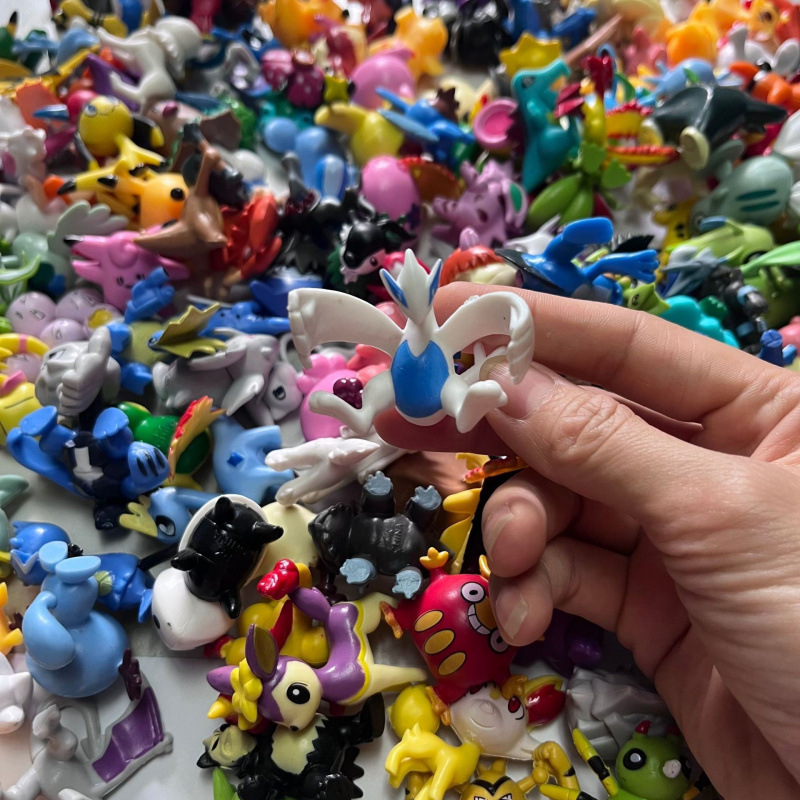 200 types of Pokemon Pikachu medium-sized figurines and ornaments