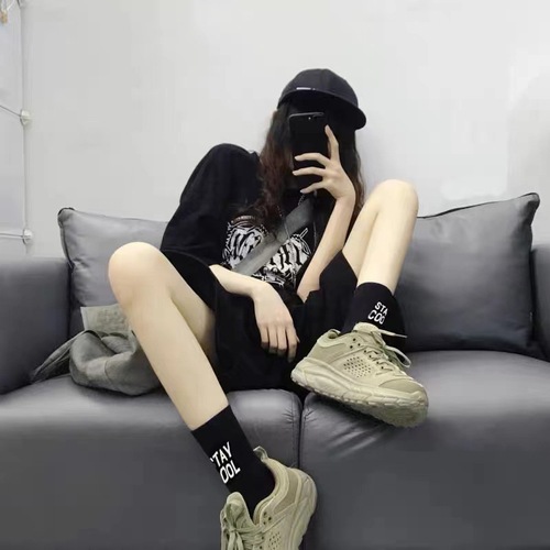 Trendy streetwear brand—cool, edgy, and effortlessly stylish! Niche European-style coffee-colored sports socks that are a social media sensation—perfect for both men and women as mid-calf-length socks.