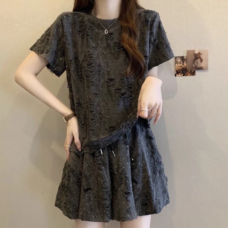 Bộ mặc nhà nữ tay ngắn quần short rộng, phá lỗ đính đá, form rộng thoáng mát — Bộ đồ màu xám đậm (áo+quần), Trang phục màu hạnh (áo+quần) chi tiết 3