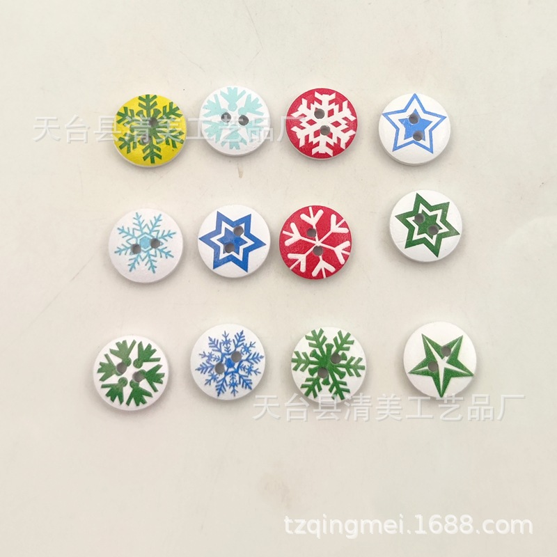 15mm botones redondos de dos ojos copos de nieve de Navidad con fondo blanco, 100 botones de madera mixtos de estrella de cinco puntas en un paquete