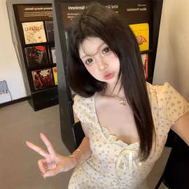 耳边系带碎花短袖连衣裙显瘦夏季辣妹紧身腰包收腰臀裙子短裙