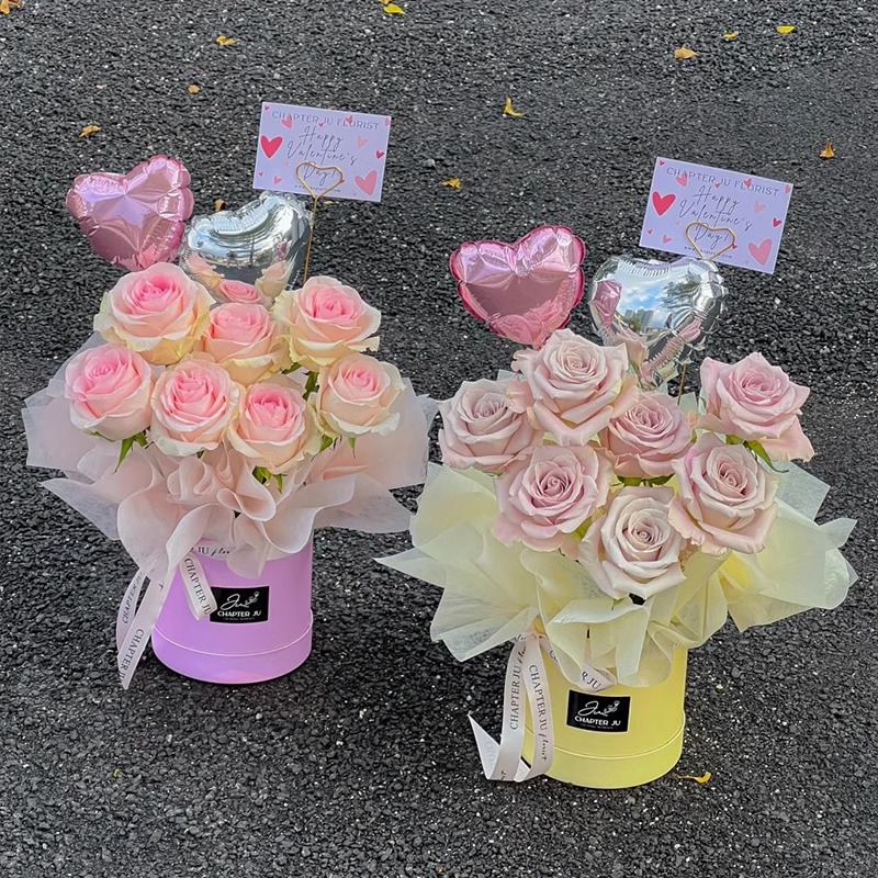 Pequeño abrazo floral barril mini pequeño ramo floral barril macarón red flores rojas mini abrazo material floral