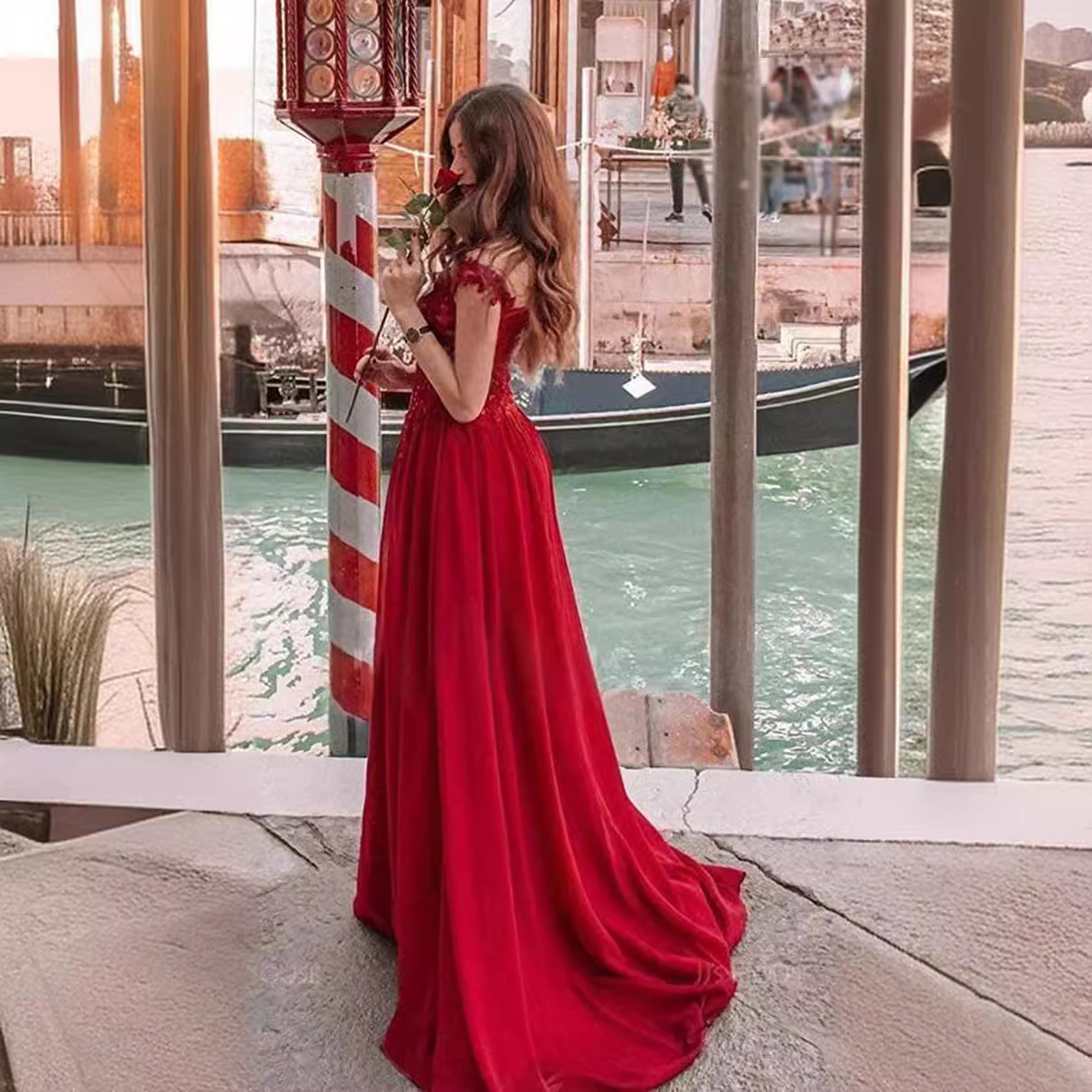 Comercio exterior europeo y americano Amazon vestido de noche 2022 Otoño e Invierno fuera del hombro damas banquete vestido de fiesta