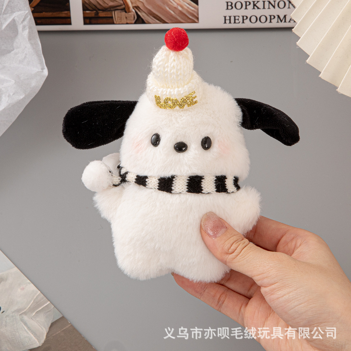 파차 개 + 흰 모자 + 검은 스카프