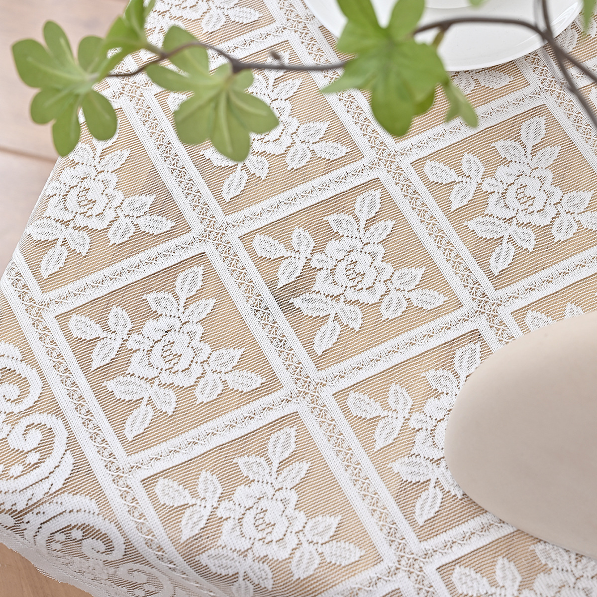 Moderno simple blanco encaje decoración tablero de mesa bandera de seda blanca brillante tablero SHEIN bandera de mesa en stock