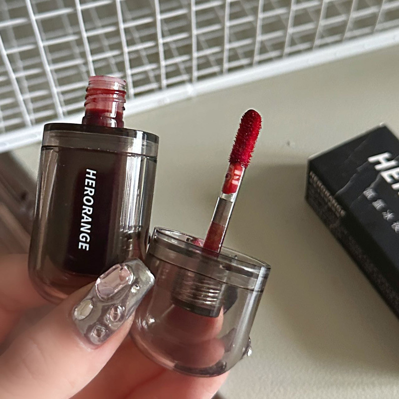 HERORANGE Noche Oscura espejo labio esmalte falso llano cara blanco hidratante fácil de color maquillaje lápiz labial