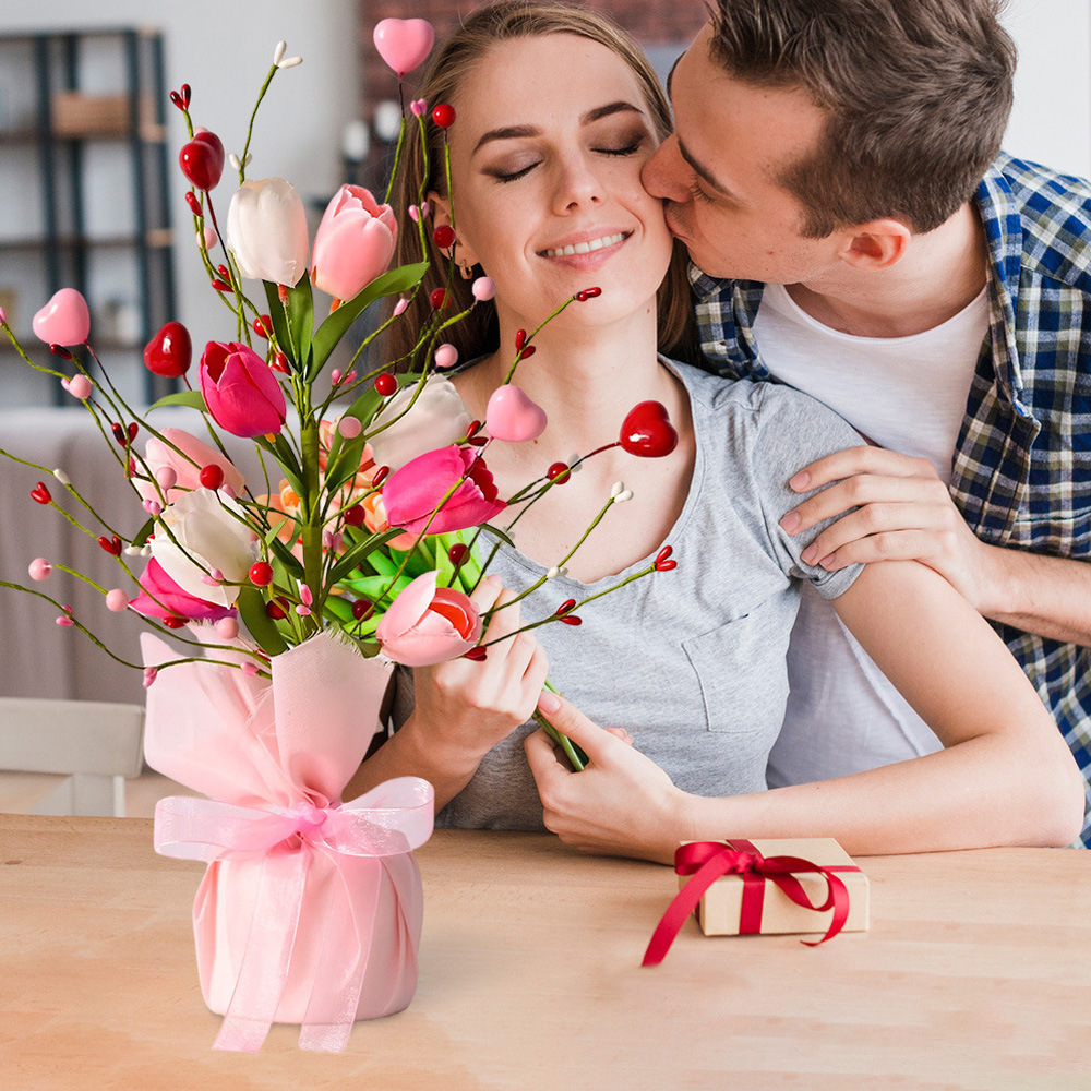 Día de San Valentín simulación de tulipanes amor adornos de bayas mesa de comedor decoración del hogar atmósfera festiva venta caliente transfronteriza