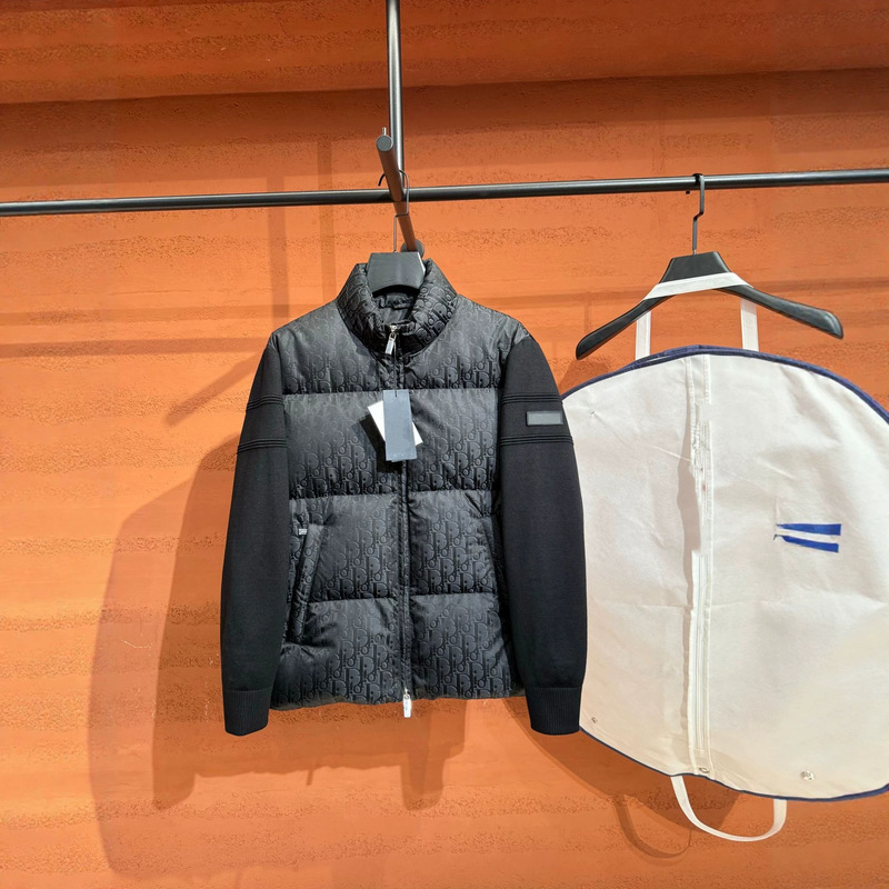 Top-tier goose down, no fakes or imitations. The quality shown in the pictures is genuine, original D brand, new S-style men's knit patchwork down jacket Top-tier goose down, no fakes or imitations. The quality shown in the pictures is genuine, original D brand, new S-style men's knit patchwork down jacket