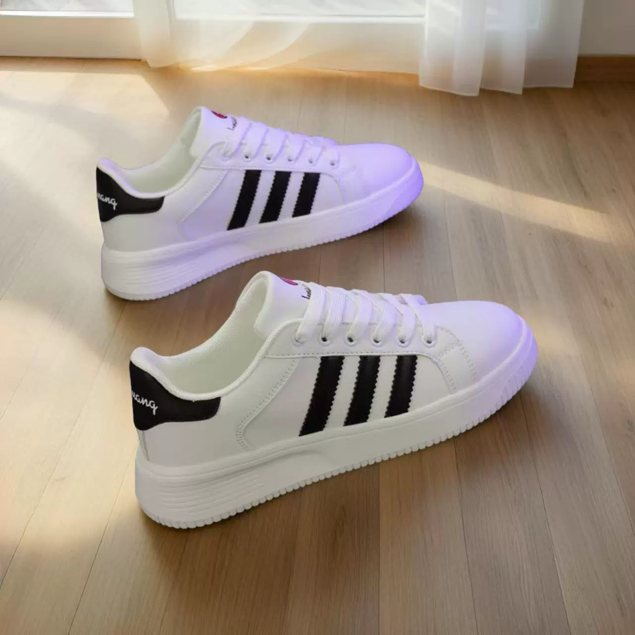 2024 Новые модные Универсальные повседневные кроссовки в Корейском стиле, низкие белые туфли на шнуровке с круглым носком для мужчин и женщин