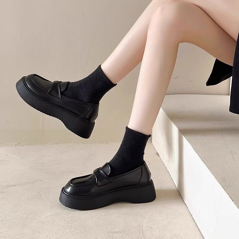 2026 primavera y verano nueva falda universitaria estudiantes de estilo británico Lefour zapatos retro suela gruesa altura zapatos de cuero pequeñas mujeres