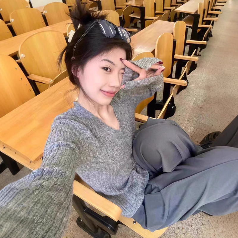 Gray V-Neck Knitted Sweater for Women, Autumn and Winter 2026 New Style, Slim-Fit Long-Sleeve Base Layer Top Gray V-Neck Knitted Sweater for Women, Autumn and Winter 2026 New Style, Slim-Fit Long-Sleeve Base Layer Top
