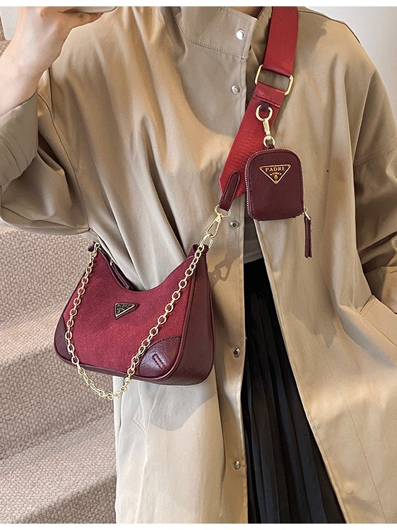 Bolso de cuero suave retro nuevo estilo transfronterizo para mujer 2024 nuevo bolso de media luna esmerilado cadena de sentido premium mensajero de un solo hombro