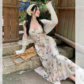 茶歇法式碎花吊带连衣裙女夏气质设计感海边度假长裙开衫两件套装