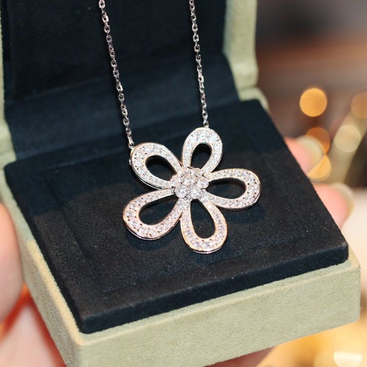 Vanke Sunflower Necklace, 18K Plated, Full of Diamonds, Fashionable and Versatile, Trending Online, Factory Supply, Live Streaming Necklace Wholesale