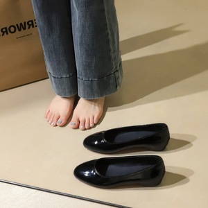 6821 French patent leather round toe shallow mouth single shoe with red sole, versatile and comfortable, with an increas