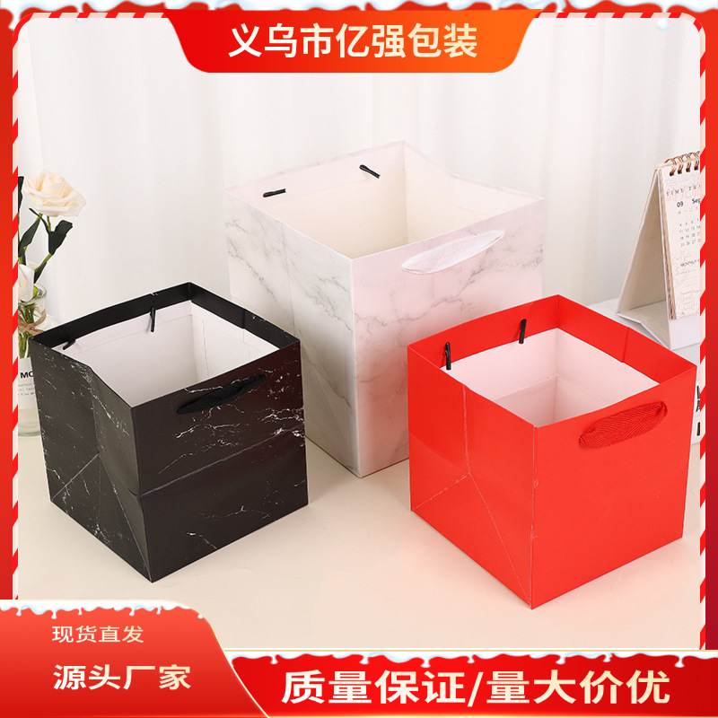 Nueva bolsa de embalaje de regalo cuadrado Bolso de papel Kraft en stock creativo de fondo ancho para hornear fábrica al por mayor bolsa de papel