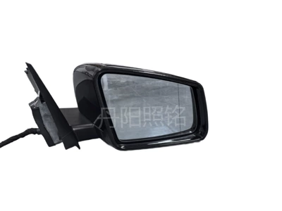 The rearview mirror is Rearview mirror/rearview mirror - right-assembly
