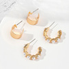 Design metal fashionable earrings from pearl, set, simple and elegant design