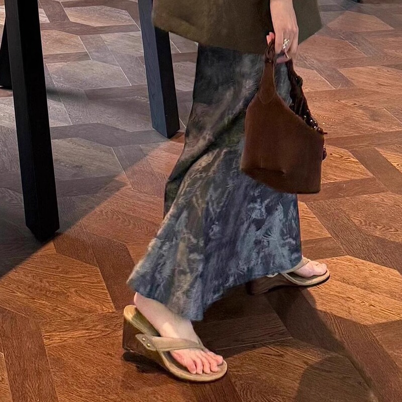 Ready-Made Version ~ Retro Wood Grain Wedge High-Heeled Flip-Flops for Women Summer Rivet Thick-Soled Half-Slippers Small Sandals