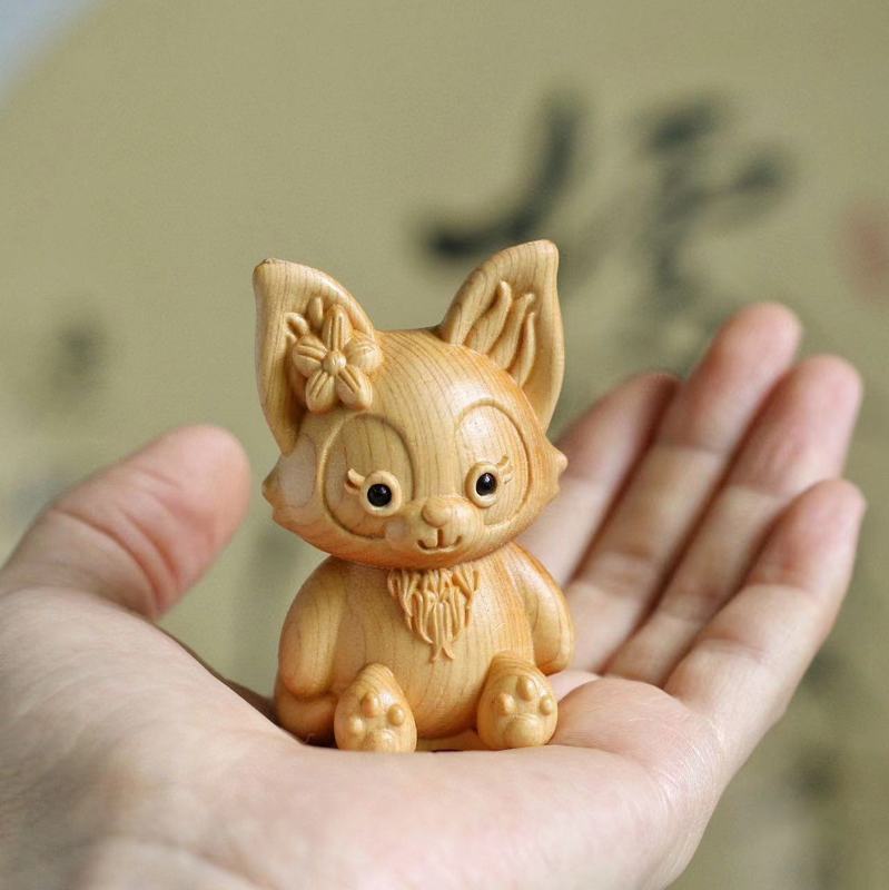 崖柏の木彫りは工芸品を飾っています。|undefined