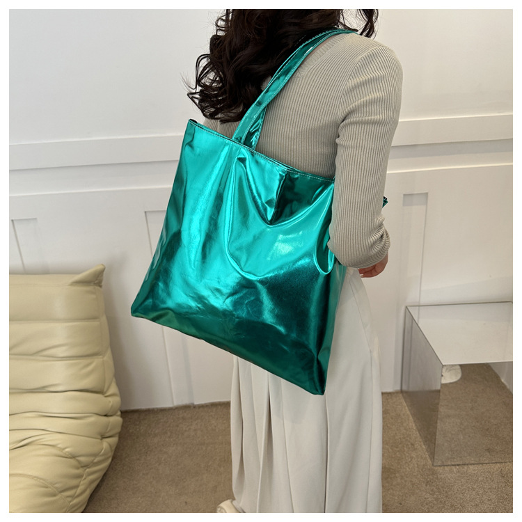 Women's Large Pu Leather Solid Color Streetwear Square Zipper Shoulder Bag Handbag Tote Bag display picture 2