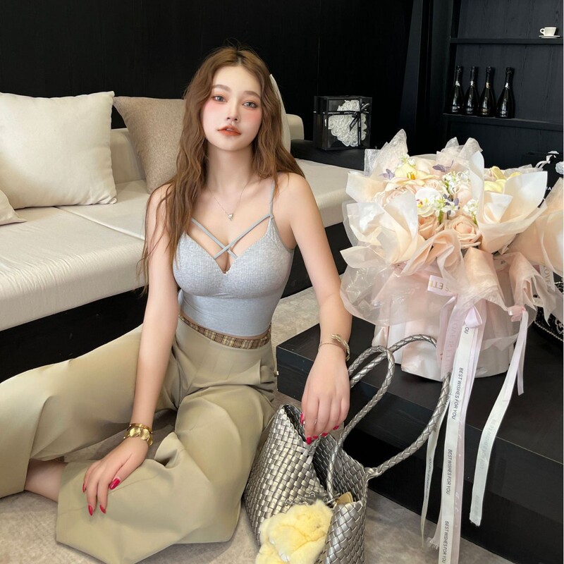 B1 # Thickened Design with Crisscross Thin Straps, Deep V-Neck, Enhances Small Bust, Fixed Cups, Natural-Looking Cartoon Chest, Beautiful Back Lingerie.
