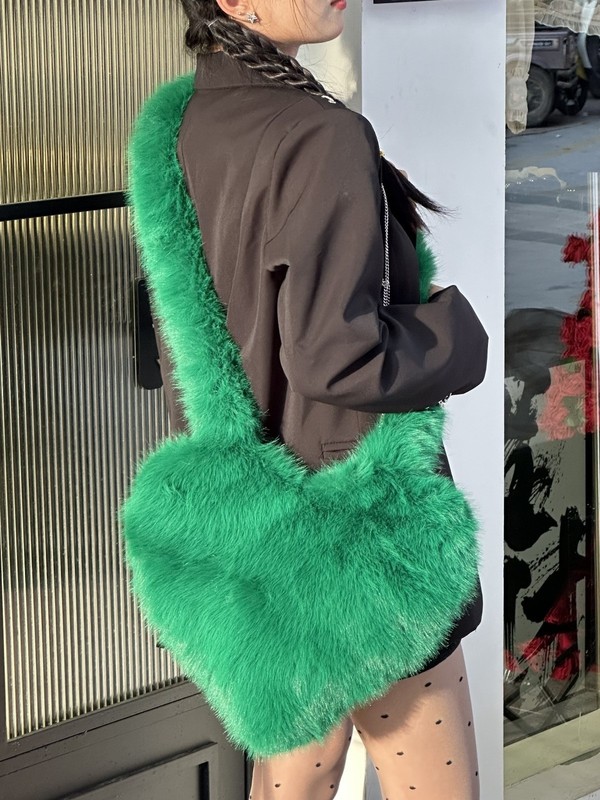 欧美跨境斜挎爱心包仿狐狸皮草毛绒包Heart Shaped Shoulder Bag|undefined