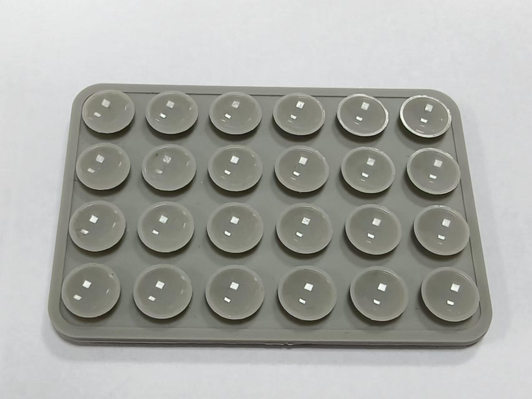 Suministro directo de fábrica de ventosa de silicona ventosa de teléfono móvil ventosa cuadrada ventosa de 24 granos ventosa de soporte para teléfono móvil ventosa de silicona de doble cara