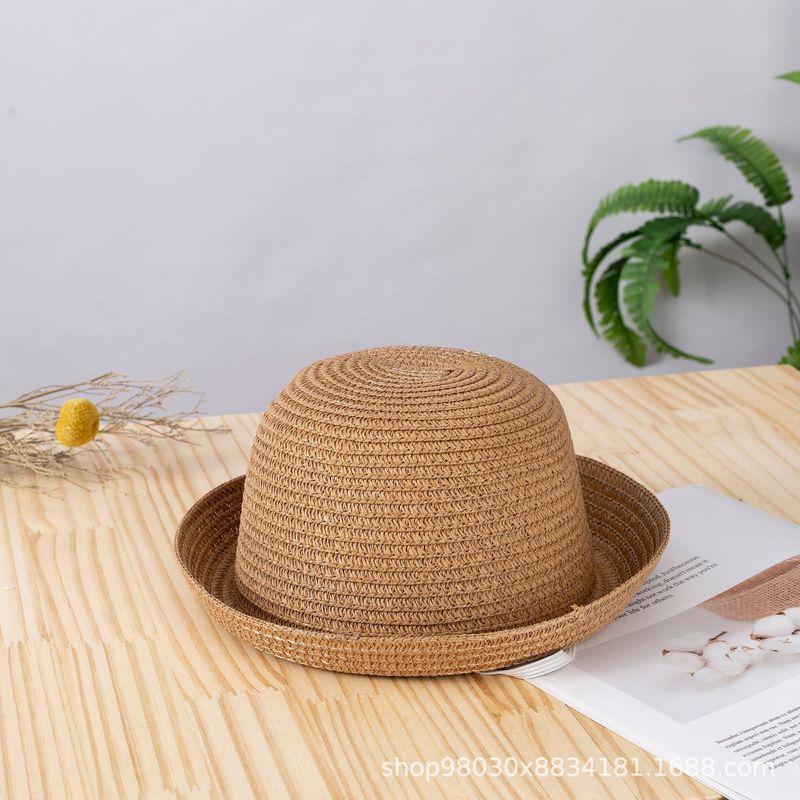夏の巻きは縁に沿って麦わら帽子をします。|undefined