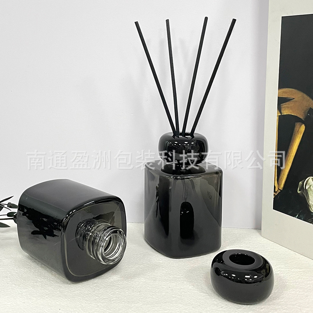 Nuevo producto al por mayor 100ml simple botella de vidrio aromática cuadrada botella de espuma de caña volatilizada botella de perfume interior botella vacía