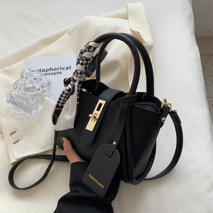 Small design retro handheld shoulder bag, western style