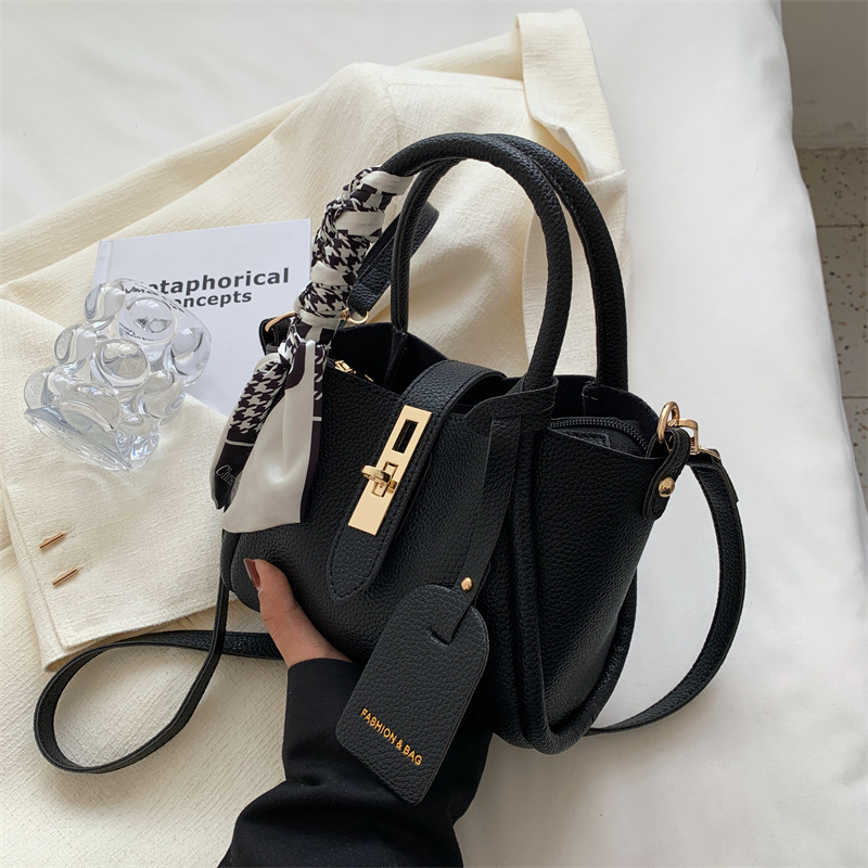 Niche Design Handbag Women's 2024 New Popular Scarf Textured Retro Western Style Portable Crossbody Bag Niche Design Handbag Women's 2024 New Popular Scarf Textured Retro Western Style Portable Crossbody Bag