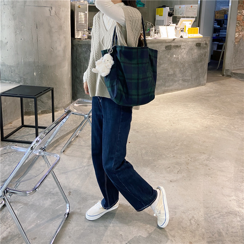 0981 Simple ins checkered woolen single-shoulder bag, hand-held cloth bag, student large-capacity shopping bag, laid-back style women's bag undefined